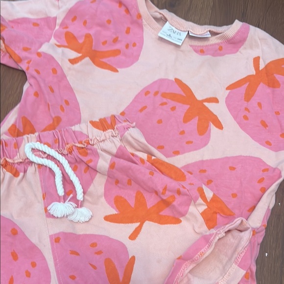 Strawberry Print Set - Picture 4 of 4